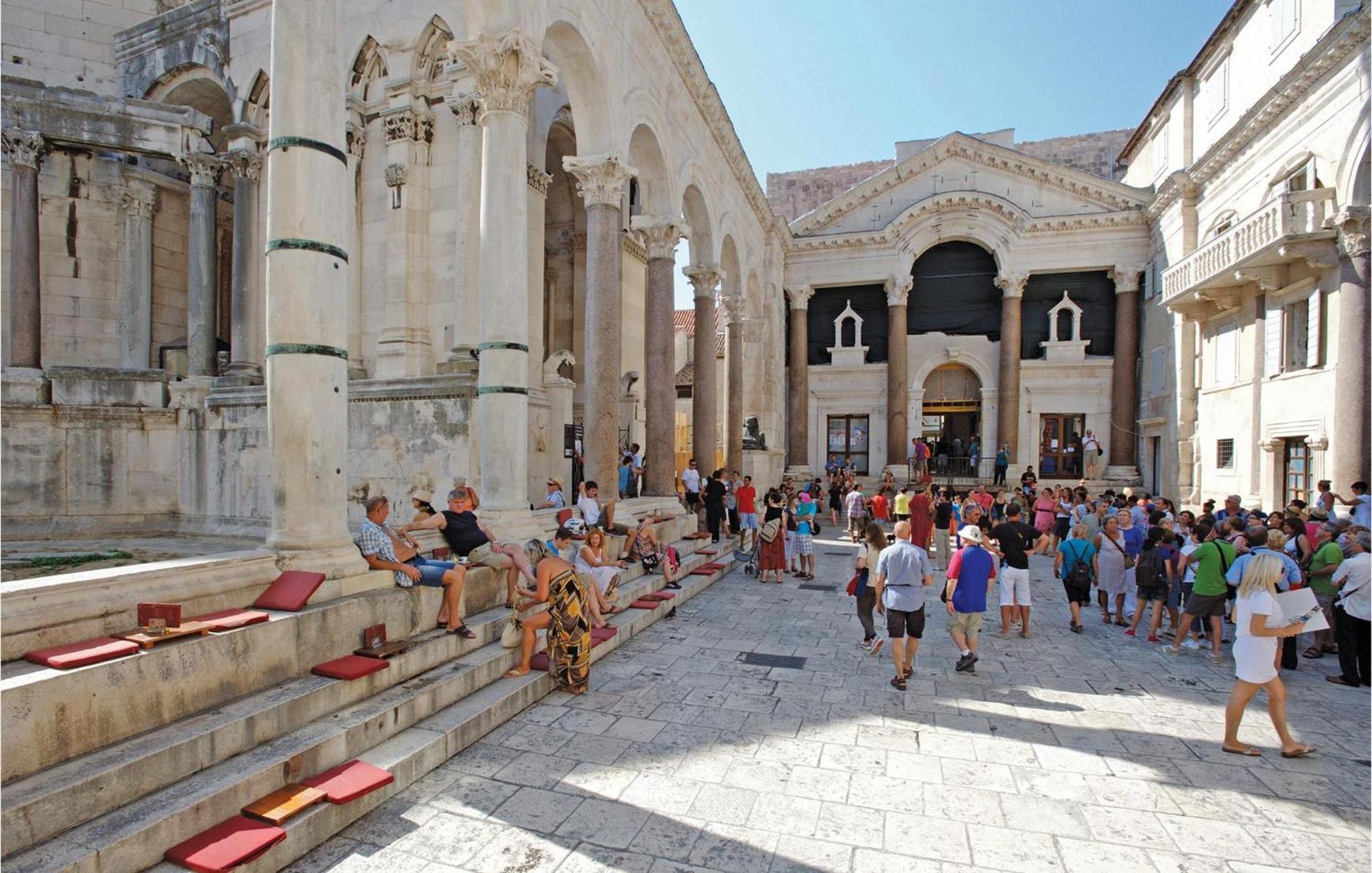 Lovely Home In Split With Jacuzzi Luaran gambar