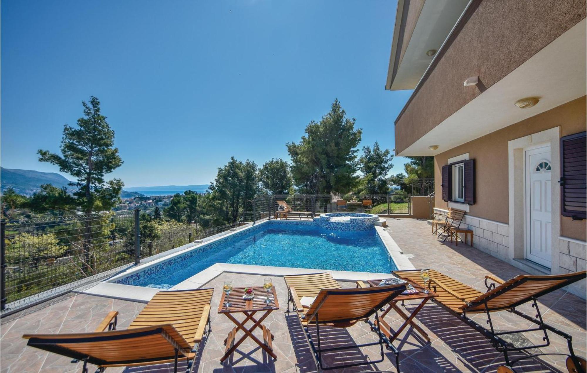 Lovely Home In Split With Jacuzzi Luaran gambar