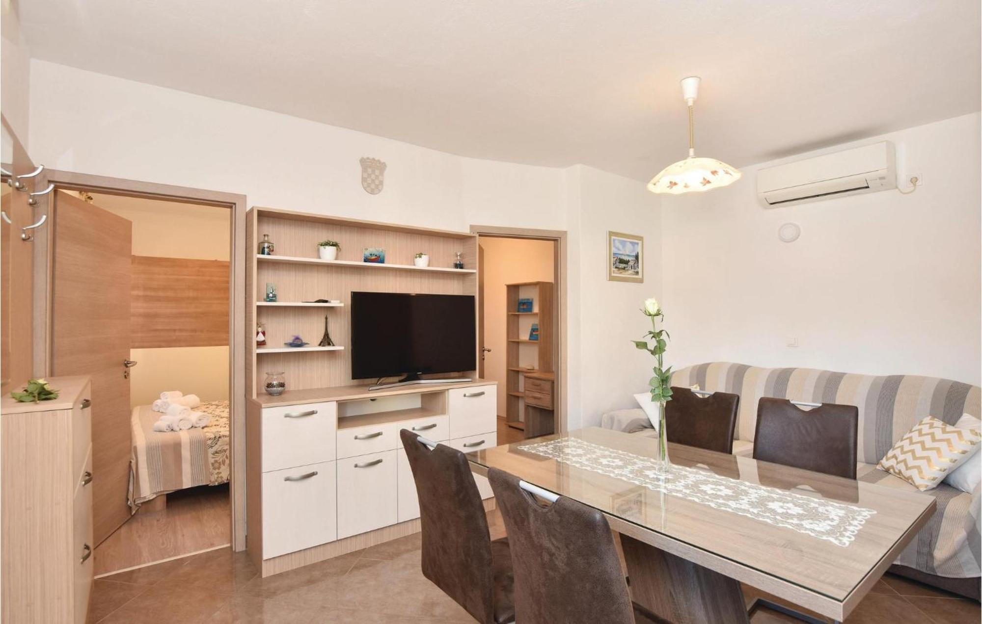 Lovely Home In Split With Jacuzzi Luaran gambar