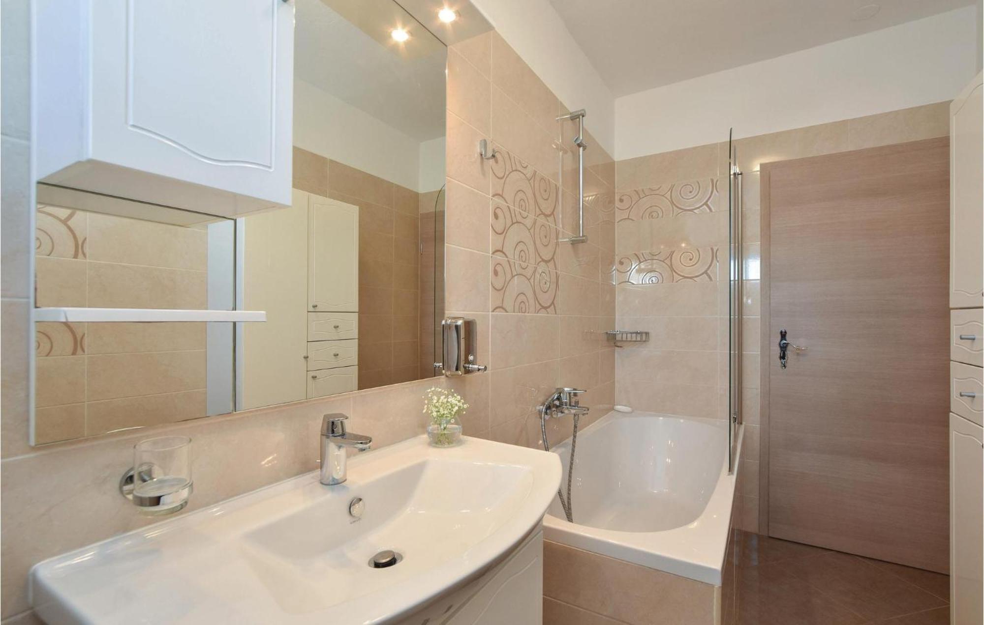 Lovely Home In Split With Jacuzzi Luaran gambar