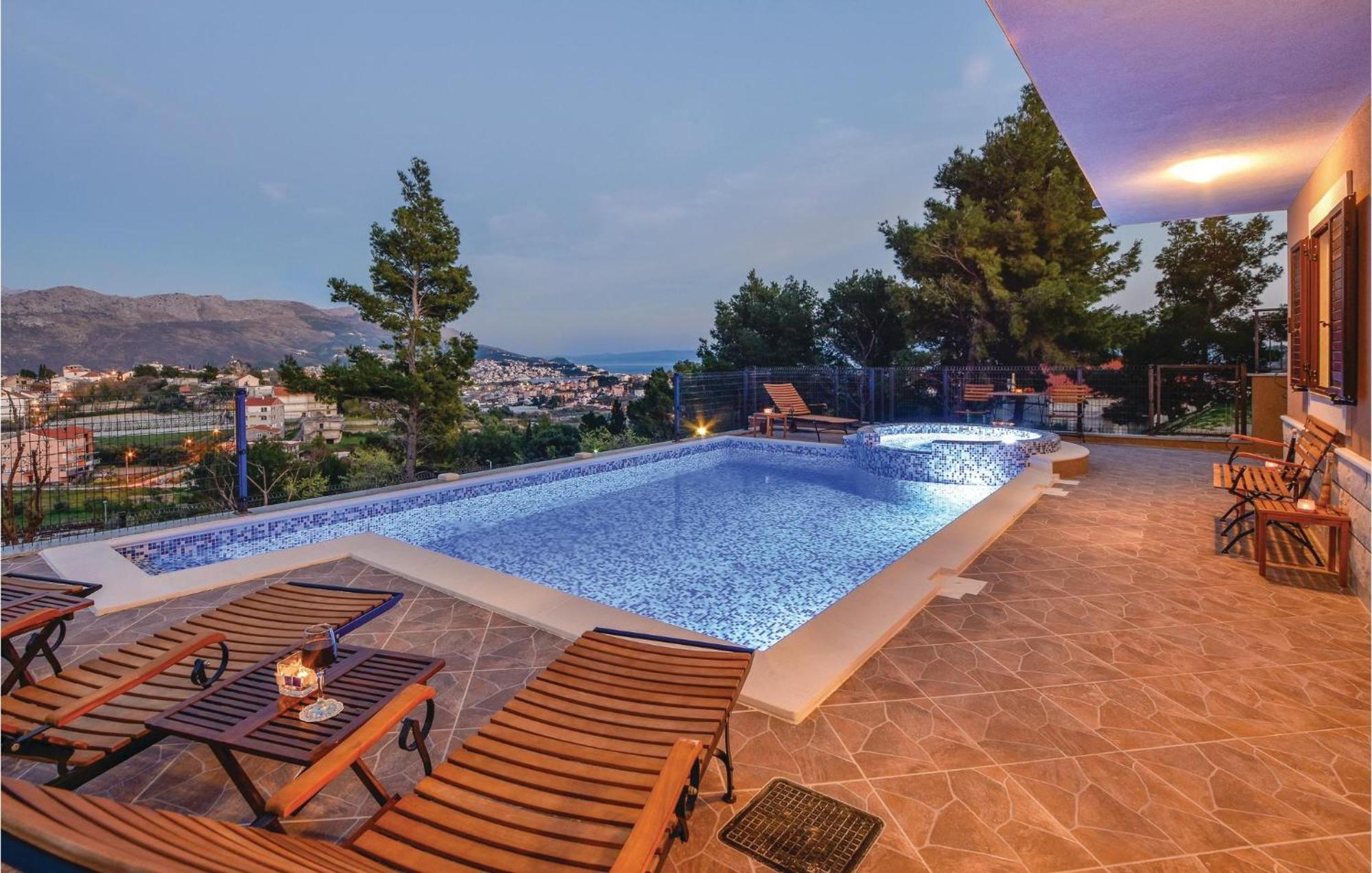 Lovely Home In Split With Jacuzzi Luaran gambar