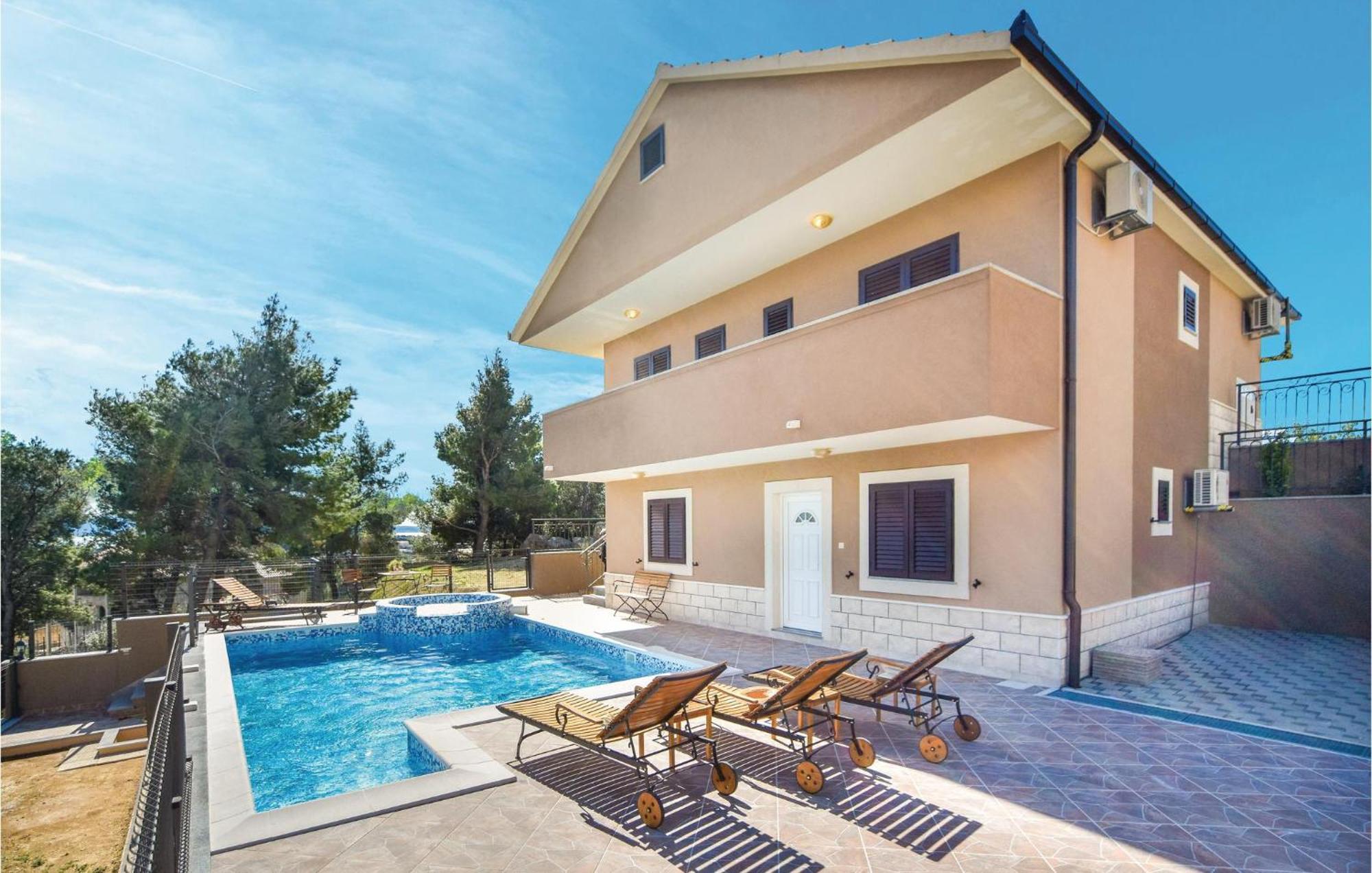 Lovely Home In Split With Jacuzzi Luaran gambar