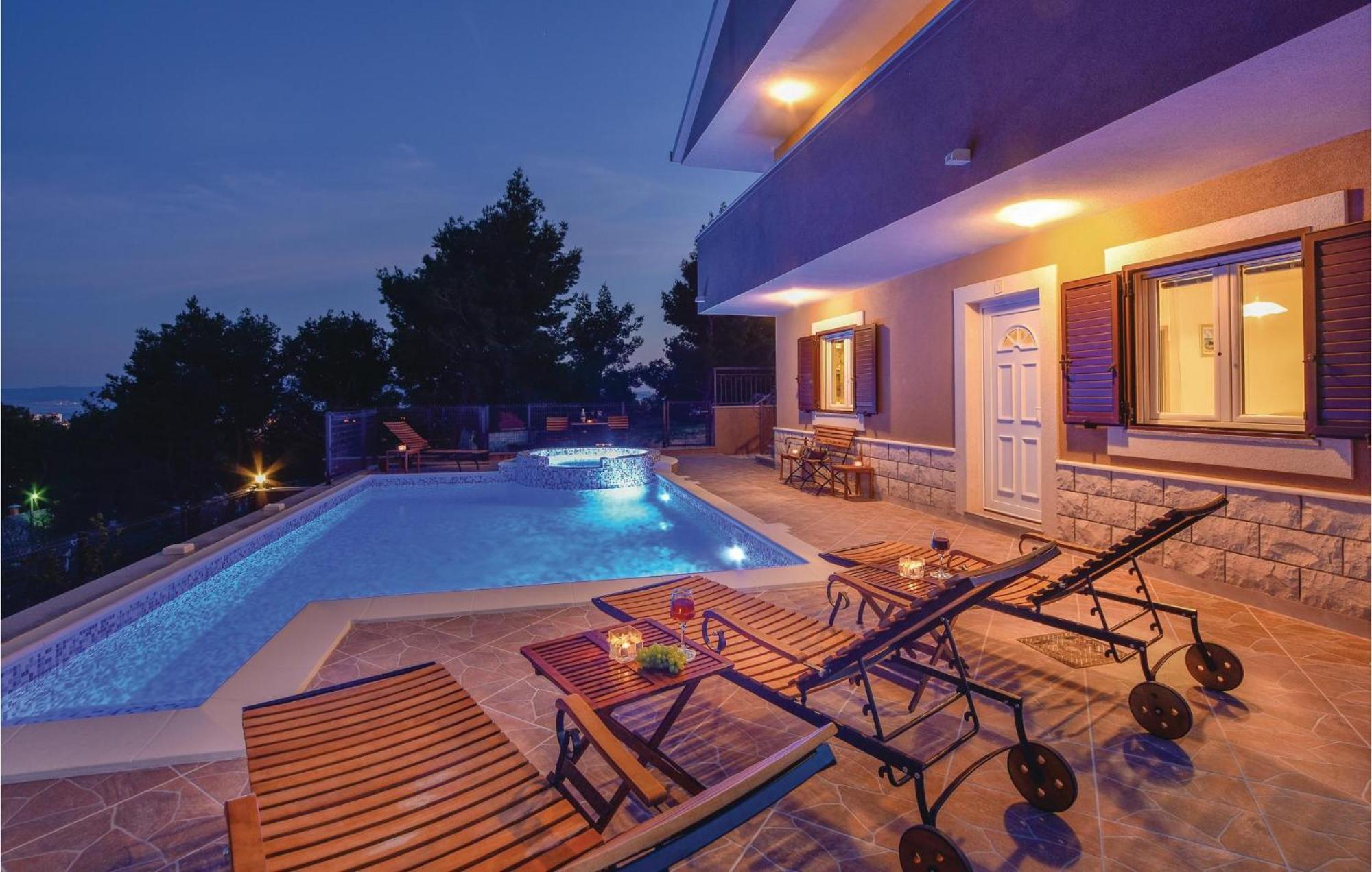 Lovely Home In Split With Jacuzzi Luaran gambar
