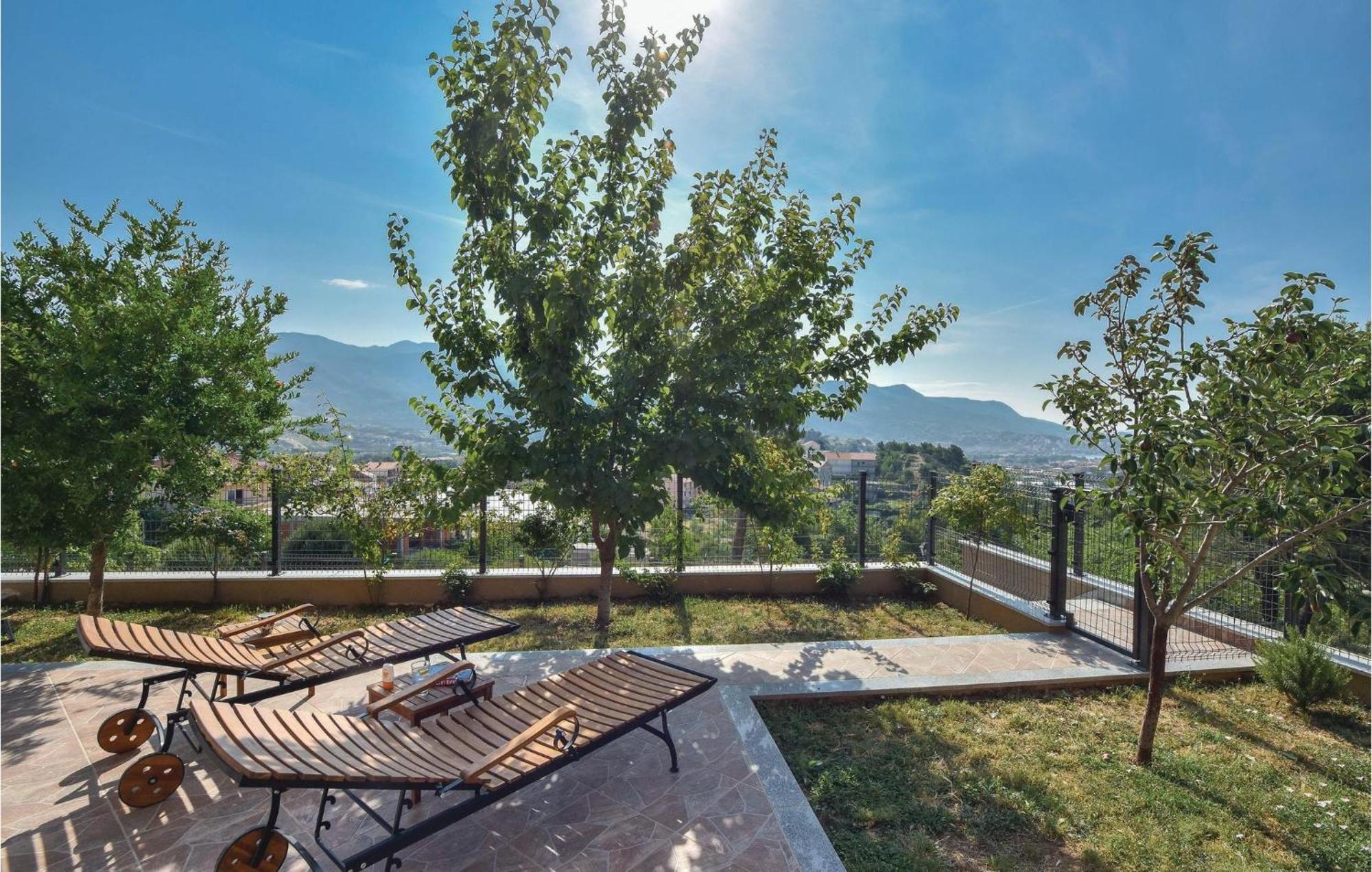 Lovely Home In Split With Jacuzzi Luaran gambar