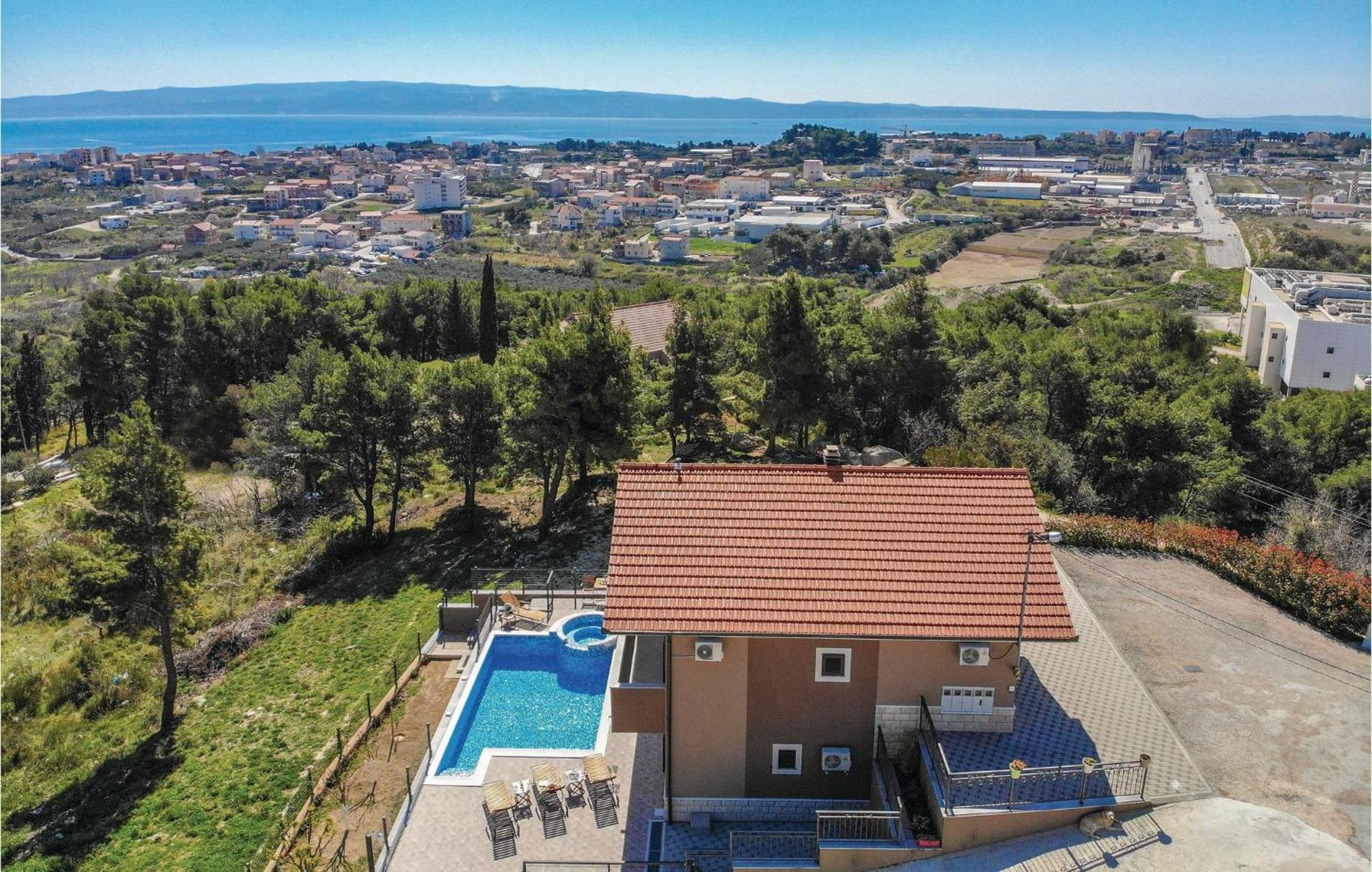 Lovely Home In Split With Jacuzzi Luaran gambar