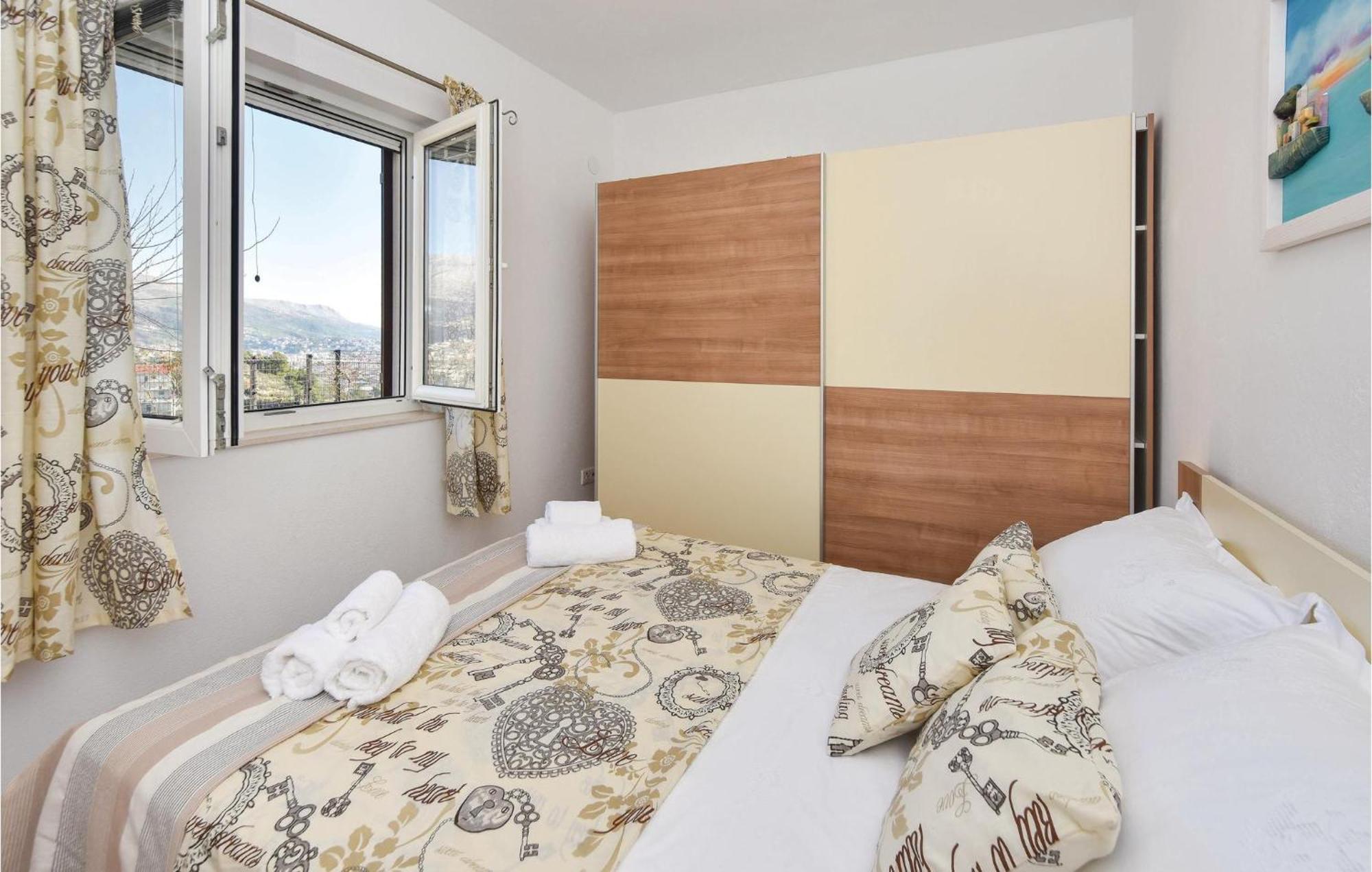 Lovely Home In Split With Jacuzzi Luaran gambar