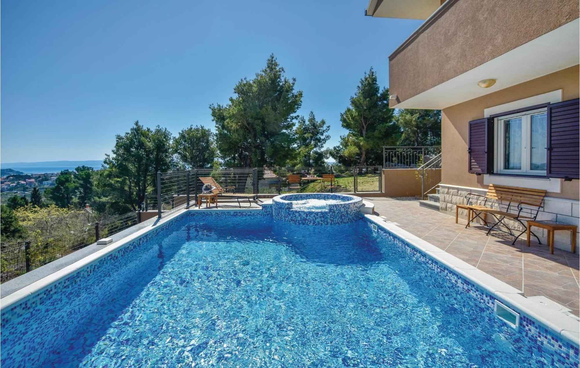 Lovely Home In Split With Jacuzzi Luaran gambar